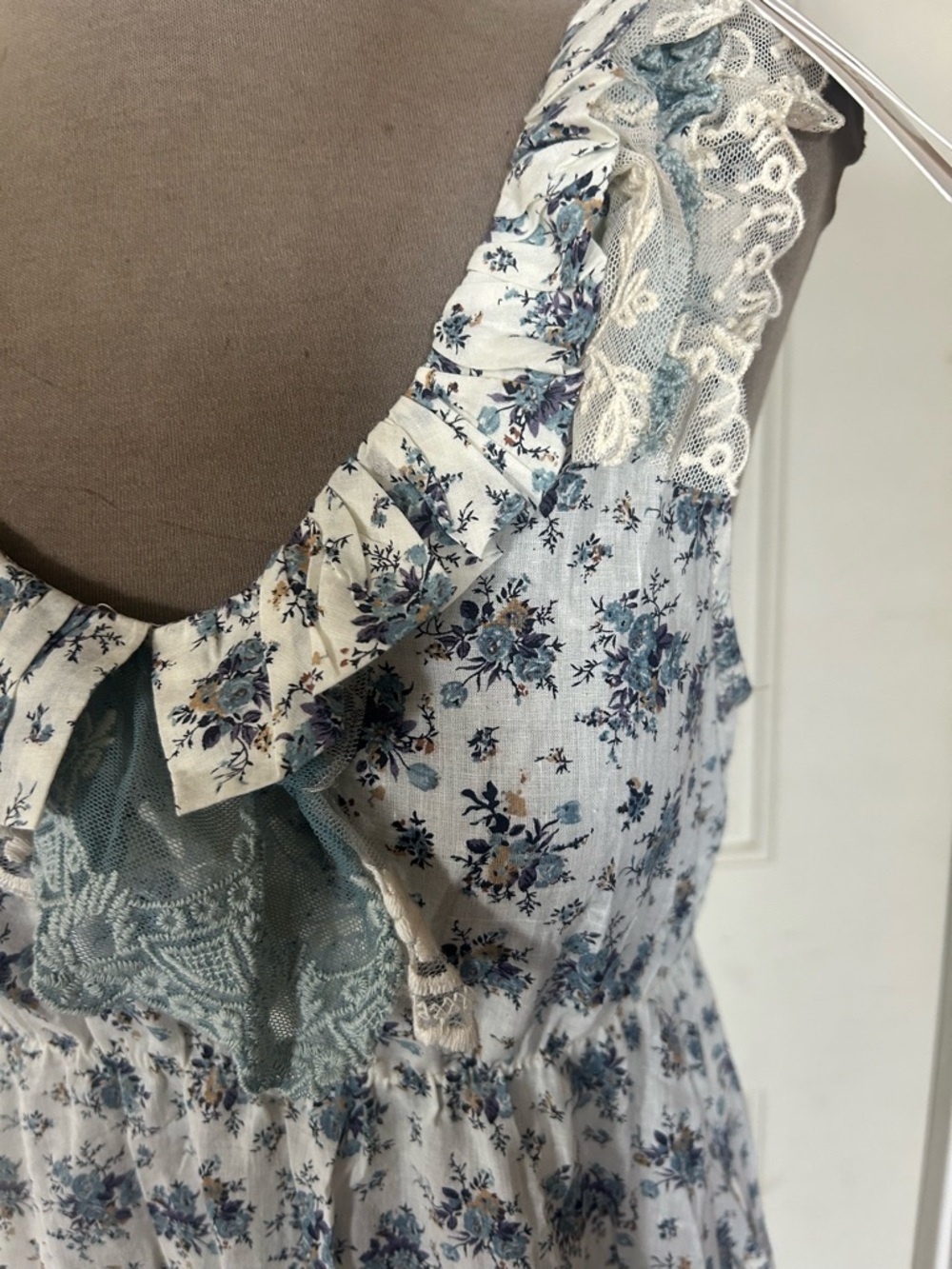 Dress - Picture 8 of 16